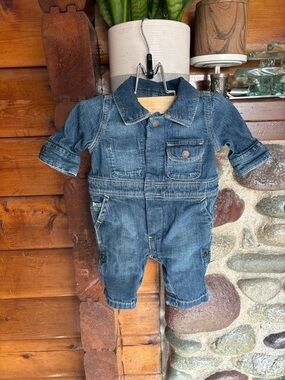 Baby Gap Denim Utility Romper Jumpsuit Size 0-3 Months